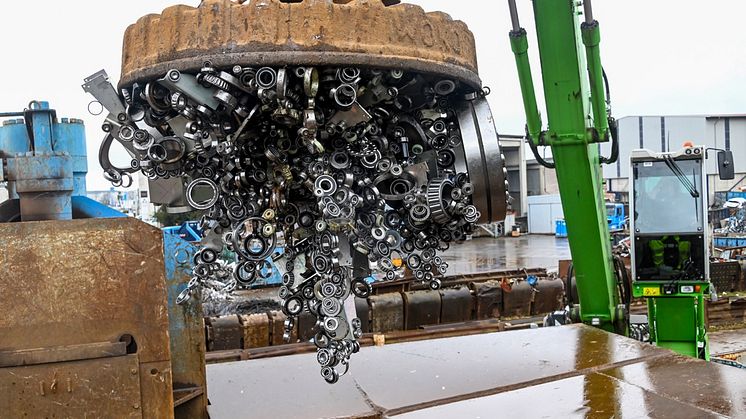 Schaeffler destroys counterfeit rolling bearings 2
