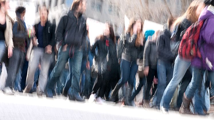 Ungdomarna som demonstrerar för klimatet kommer vara kunder på bostadsmarknaden om några år. 