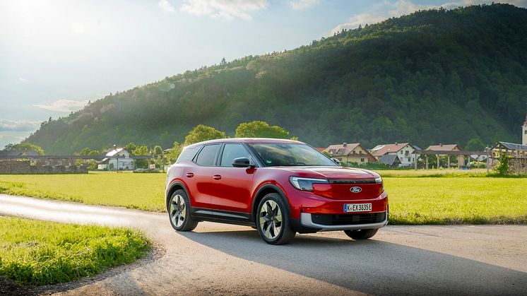 FORD EXPLORER RAPID RED 2024 (5).jpg