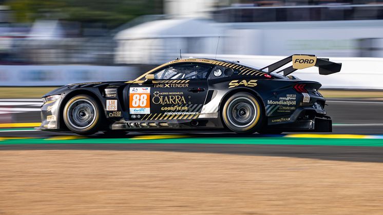 24t Le Mans Ford Mustang GT3 (8).jpg