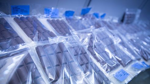 Tutkimus: Suklaapatukat auttavat kehittämään ekologisia pakkauksia