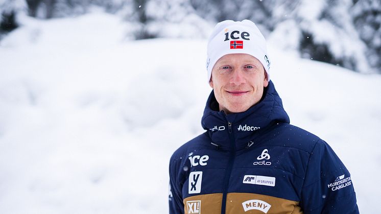 FORNYER SAMARBEIDET: Hurtigruta Carglass, Norges Skiskytterforbund og Johannes Thingnes Bø forlenger samarbeidet med enda ett år. Foto: Christian Haukeli