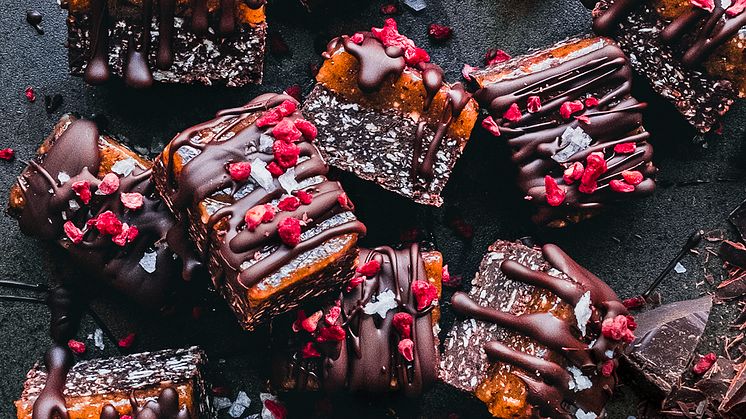 Chokladtryfflar med salt jordnötskaramell och hallon