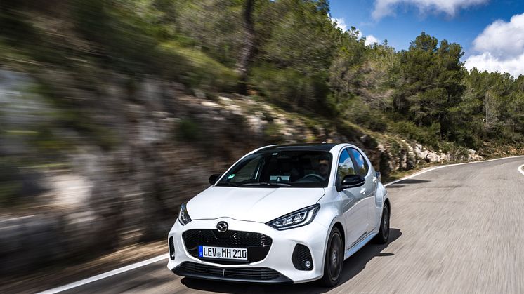2024_mazda2-hybrid_spain_act-12_highres