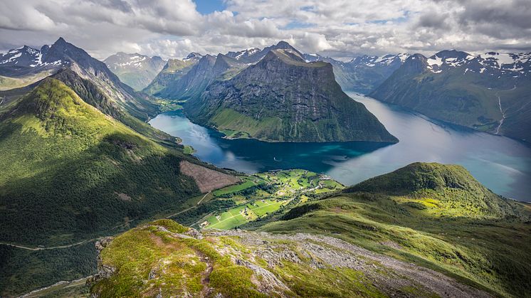 Hjørundfjorden. Foto: Visit Ålesund 