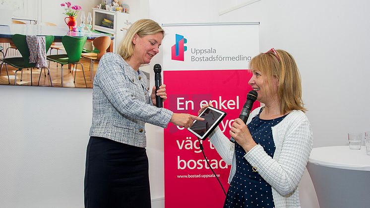 Bostadsförmedlingens vd, Mona Lindén (till höger) tillsammans med Sveriges finansminister Magdalena Andersson i samband med invigningen 2016.