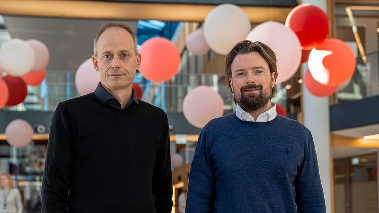 SER LYSPUNKTER: Erik Kaland, spareøkonom i Storebrand, og Joar Hagatun, porteføljeforvalter i Kron fra Storebrand. 