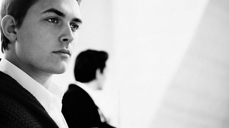 Sanger Morten Grove Frandsen, 'Leaves', Sort/Hvid og Copenhagen Opera Festival
