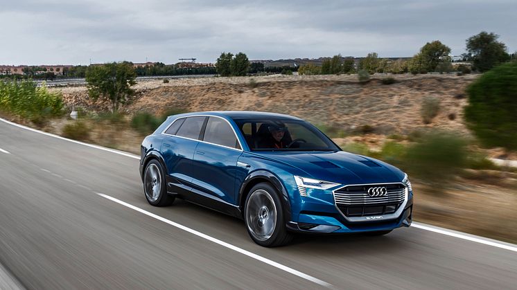 Audi e-tron quattro concept - dynamic front right