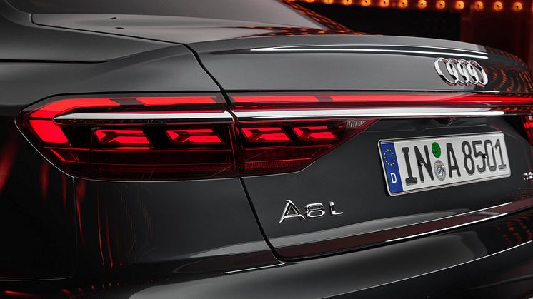 Audi A8 L med OLED-baglygter