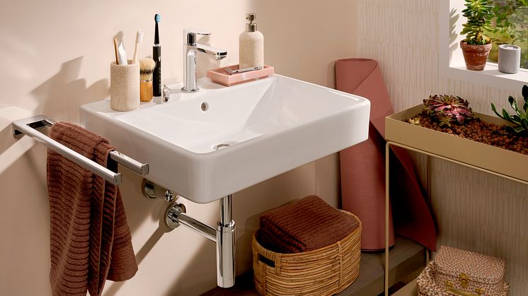 Ét badeværelse – ét designsprog: De nye hansgrohe Xanuia håndvaske føjer sig smukt ind i helhedsoplevelsen på badeværelset. SoftCube-designet med afrundede hjørner skaber et harmonisk samspil med resten af rummet.