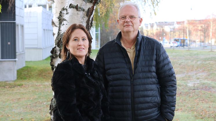 Sofia Mayans, vd, och Dan Holmberg, forskningschef, är grundare av Umeåbolaget InfiCure Bio, som har signerat tre nya avtal under oktober. – En energikick för hela verksamheten, säger Sofia Mayans. Foto: Maria Hörnberg
