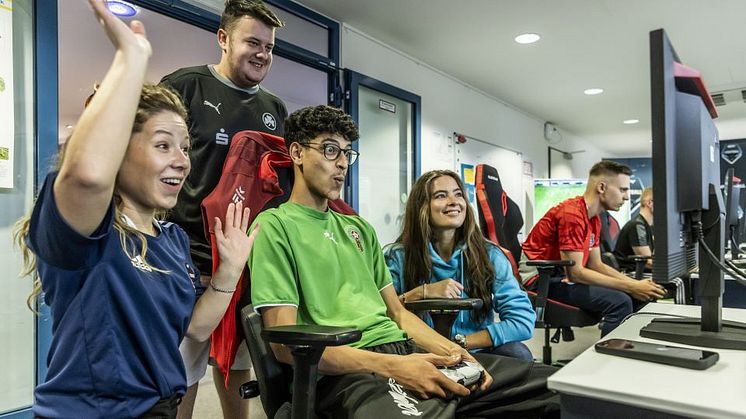 Die Bayernwerk Netz hat gemeinsam mit dem Bayerischen Fußballverband ein E-Sport Turnier in Kolbermoor veranstaltet.