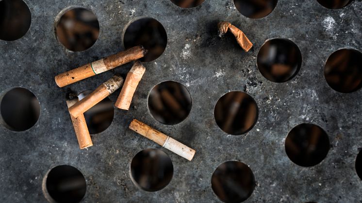 Lung cancer does not decrease in line with reduced smoking