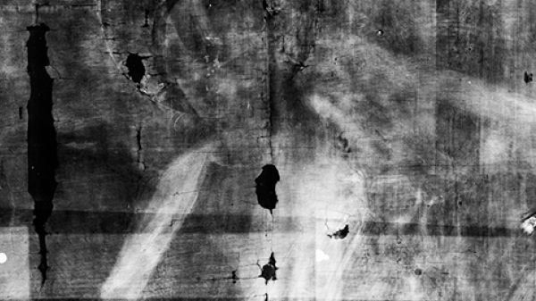 Bowes Museum panel Xray unmarked close up of King or wise man offering gift (photo credit Northumbria University and The Bowes Museum)