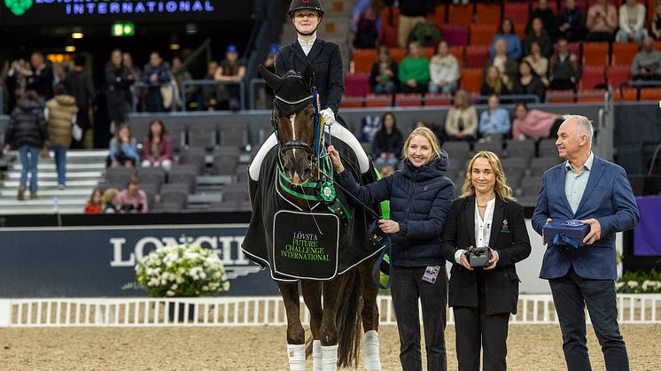 Sara Aagard Hyrm and Atteruogaards Cooper together with her sister Sandra, Kristina Berggren Fur and tomas Torgersen. Photo Roland Thunholm