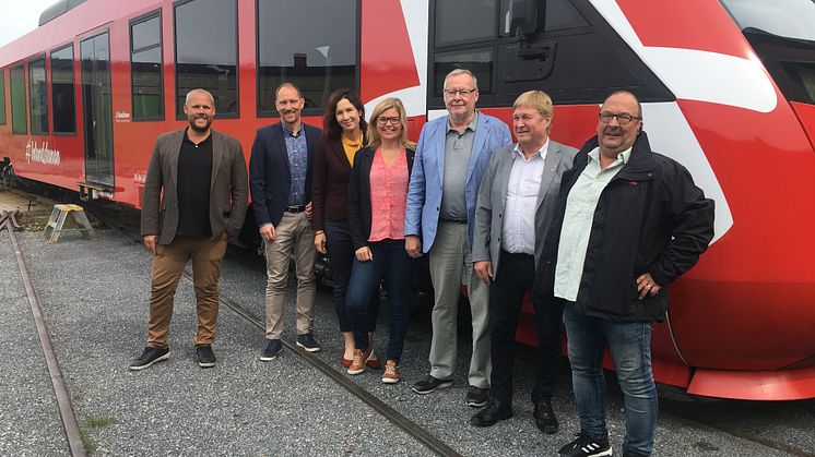 Från vänster: Stefan Ovrell, Peter Ekholm, vd Inlandsbanan AB, Katarina Nyberg Finn, styrelseordförande, Therese Kärngard, Per-Anders Westhed, Greger Lindqvist, Tore Oskarsson. Saknas på bilden Per-Olov Wedin, Krister Nyström och Johnny Holmgren.  