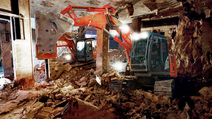 Delvator_Hitachi_ZX135US_shortFront_9137_