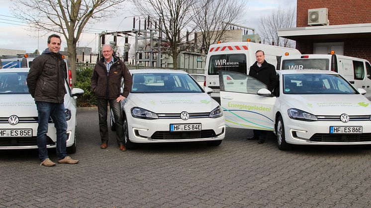 Matthias Koring, Olaf Wortmann und Markus Schulz (v. l.) sind zukünftig mit E-Autos unterwegs.