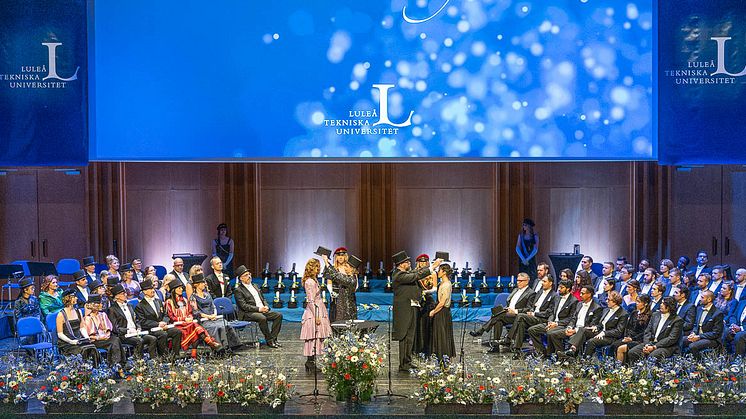 Högtidligt när universitetet firade professorer, doktorer och pristagare