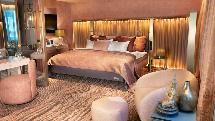 Bedroom_TheRoyalSuite.png