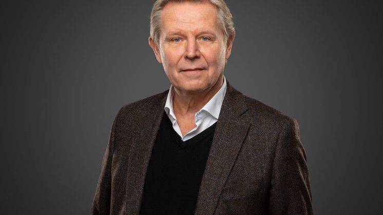 Per-Erik Karlsson-inomhus-stor