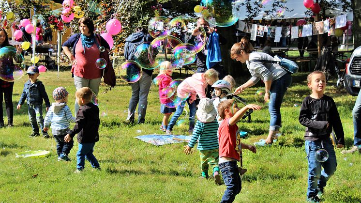 Tag der offenen Tür im Kinderhospiz: Bärenherz-Familienfest lockt mehr als 1.500 Besucher in den Kees’schen Park