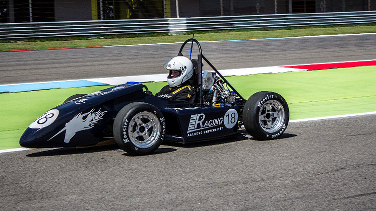 Conrad Elektronik fornyer sponsorat med AAU Racing