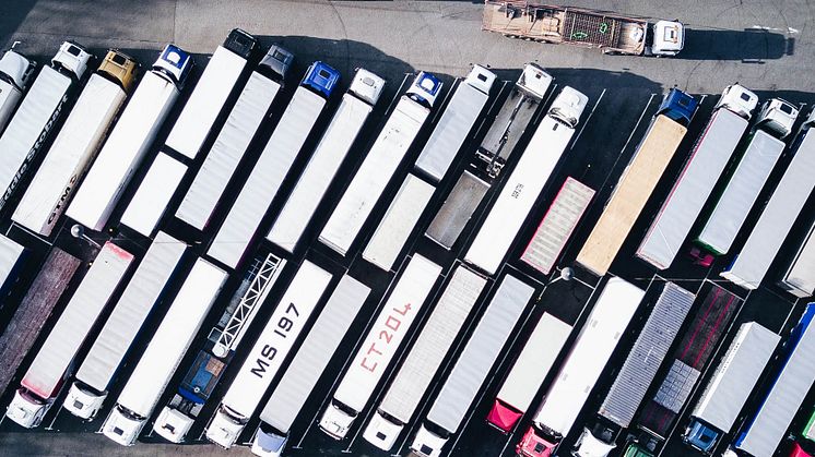 Alle 20 Minuten wird in Deutschland Ladung von einem Lkw gestohlen. Foto: Nigel Tadyanehondo/unsplash.com