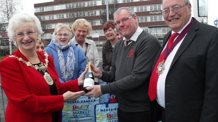 Champagne occasion as Bury Market welcomes 1,500th coach this year