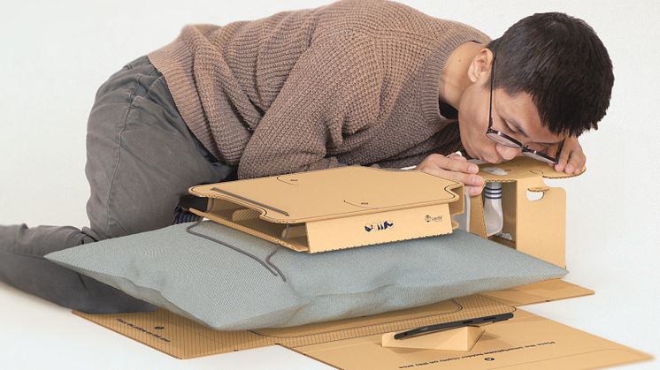 Shuai Li has developed a self-directed CPR kit consisting only of cardboard and a smartphone app. Photo: Shuai Li