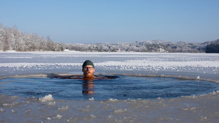THEME_PEOPLE_WINTER_BATHING_G_GettyImages-1311612012_Universal_Within usage period_82068