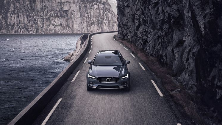 Volvo V90 B6 AWD Cross Country i Thunder Grey