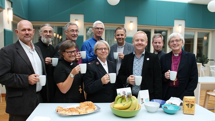 Debatt: Fika med oss för en rättvisare värld!