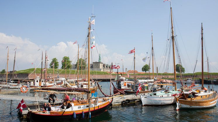 (foto_Siw_Aldershvile) Lørdag: Mens gamle træskibe fra kapsejladsen 'Øresund på langs' anløber Helsingør Havn, er alle landkrabber inviteret til gratis maritime oplevelser fra sejlads til sømandssange, rebslagning og besøg på vaskeægte skibe. 