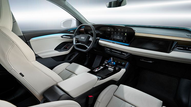 Audi Q6 e-tron (interiør i læder og ambratræ)