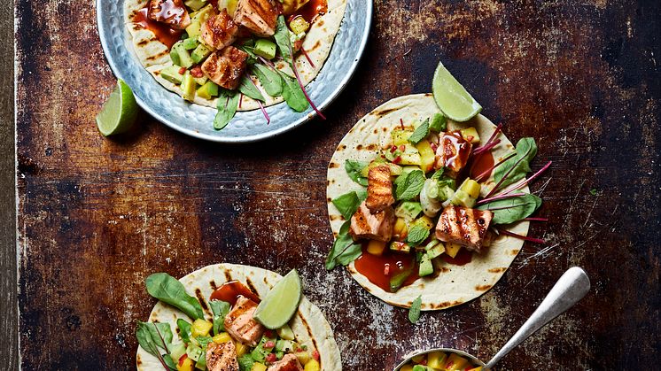 Soft taco med grillad laks och mangosalsa