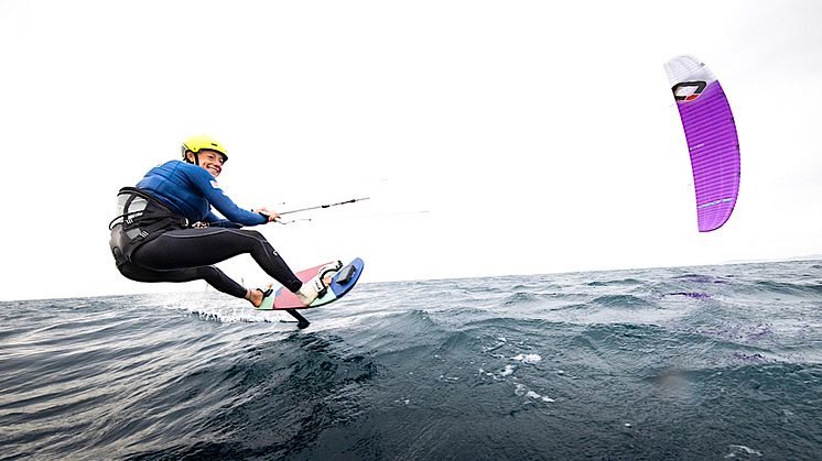 Ellie Aldridge_wave skimming_CREDIT: Mark Lloyd