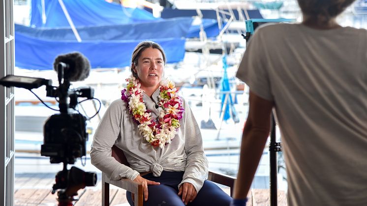 Hi-res image - Lia Ditton arrives at Waikiki Yacht Club, Hawaii