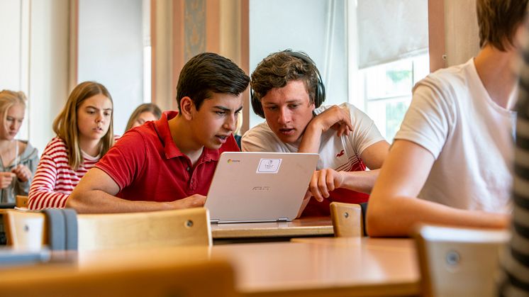 En homogen digital lärmiljö för både lärare och elever på  Bladins gymnasium