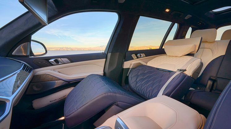 BMW-X7-ZeroG-Lounger