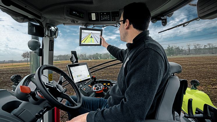 CEMIS 1200 becomes the new standard for precision farming applications at CLAAS