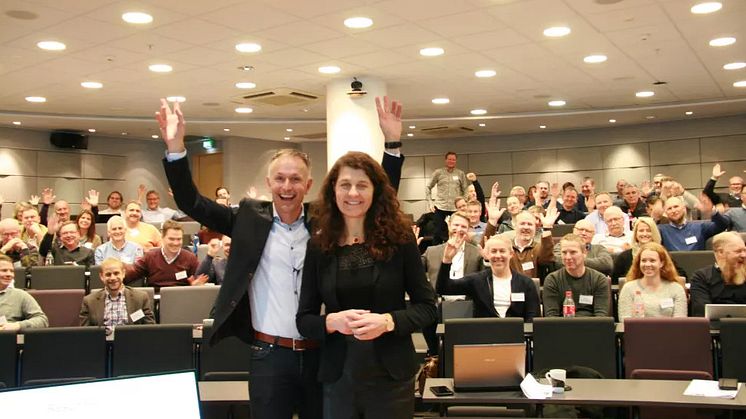 Kjell Petter Småge, som er ansvarlig for konferansen, og rådgiver i Grønn Byggallianse, sammen med daglig leder i Grønn Byggallianse, Katharina Bramslev. Her fra fjorårets konferanse.