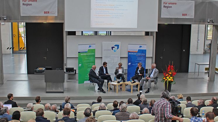 Podiumsdiskussion „Zukunftsbranche Luftverkehr am Standort Berlin Brandenburg“ am 15. Oktober 2016 an der Technischen Hochschule Wildau