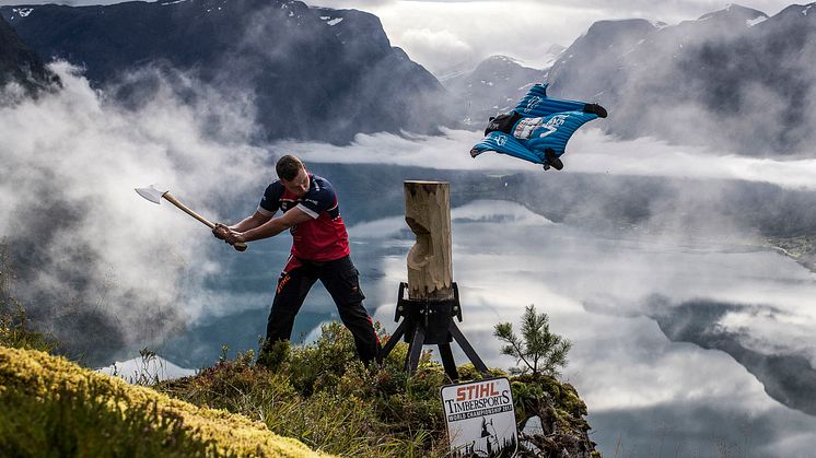 ​Timbersports møter vingeflyging. Fotokreditering: Joerg Mitter, Limex Images