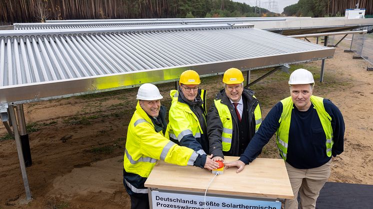Von links: Jan Köhler (AKOTEC), Ralph Bahke (ONTRAS), Jörg Steinbach (Wirtschaftsminister Brandenburg), Steffen Päßler (ONTRAS) Foto © ONTRAS Gastransport GmbH