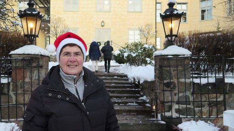 Landshövding Ylva Thörn bjuder in till traditionsenligt adventsmingel på residensets innergård i Falun. Foto: Kajsa Kilström/Länsstyrelsen i Dalarnas län
