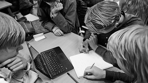 Ny rapport visar att digitaliseringen ännu inte omfattar läromedel.