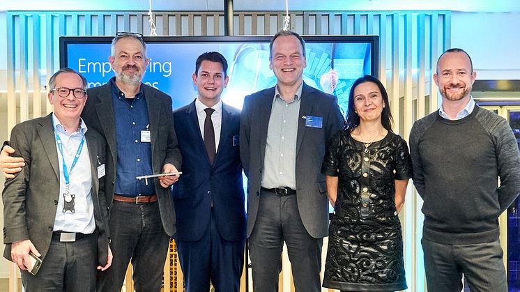 Glada representanter från Microsoft, Sigma och Karolinska Institutet vid prisutdelningen på Microsofts årliga konferens European Health and AI Summit i Bryssel.