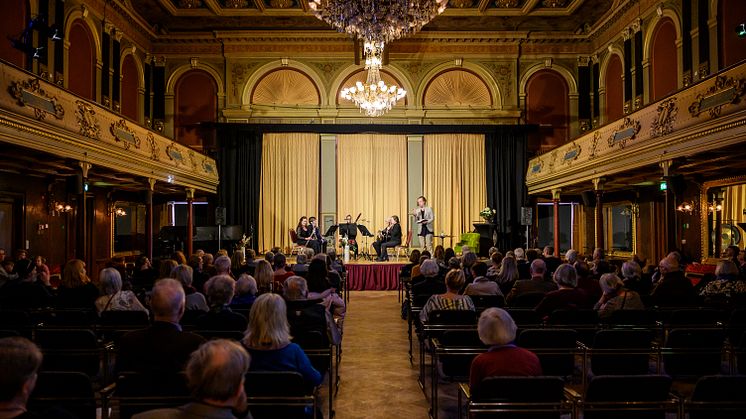 Den 13 september blir det AW-konsert i vackra Spegelsalen i Sundsvalls stadshus. Pyttipanna står på både den musikaliska som kulinariska menyn.